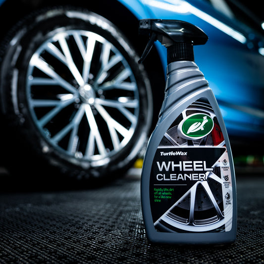 Turtle Wax Wheel Cleaner, 500ml spray. Easily lifts dirt and brake dust from alloys, leaving a like-new shine on car wheels.