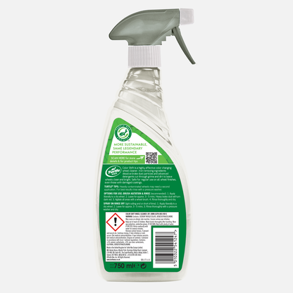 Turtle Wax Color Shift Wheel Cleaner in a 750ml spray bottle. An advanced formula eliminates brake dust and grime, leaving alloy wheels clean.