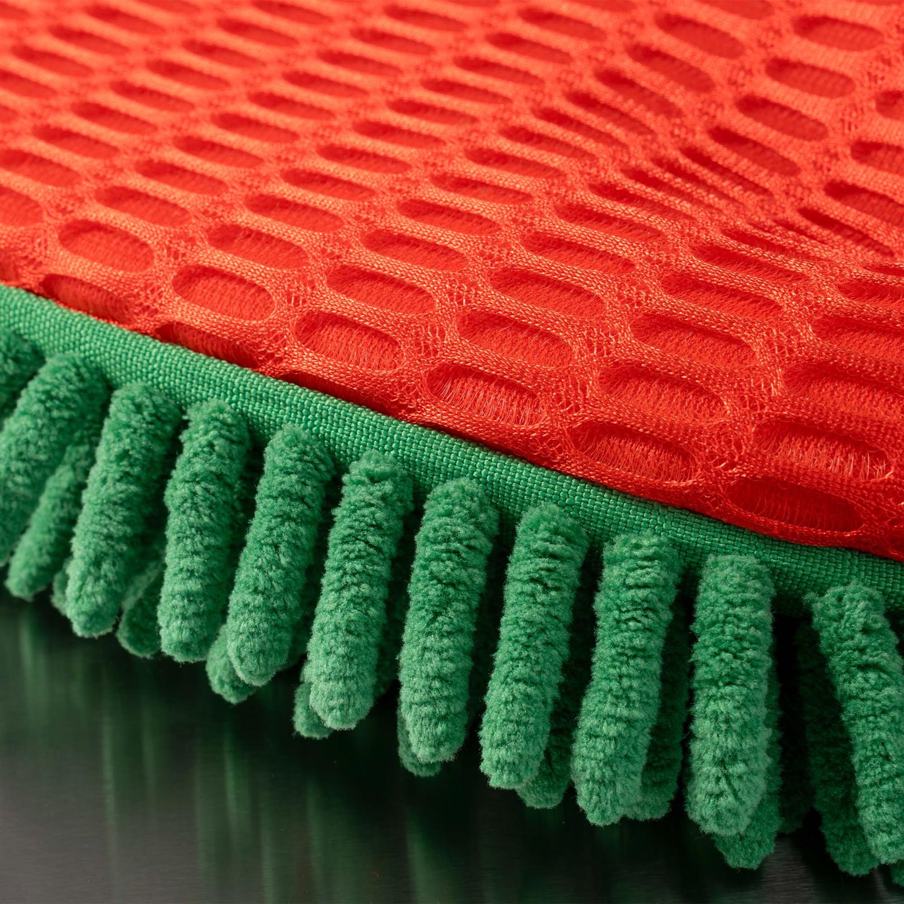 Close up of the ZIP Wax Wash Mitt