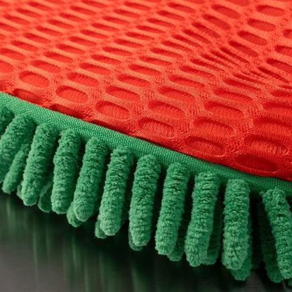 Close up of the ZIP Wax Wash Mitt