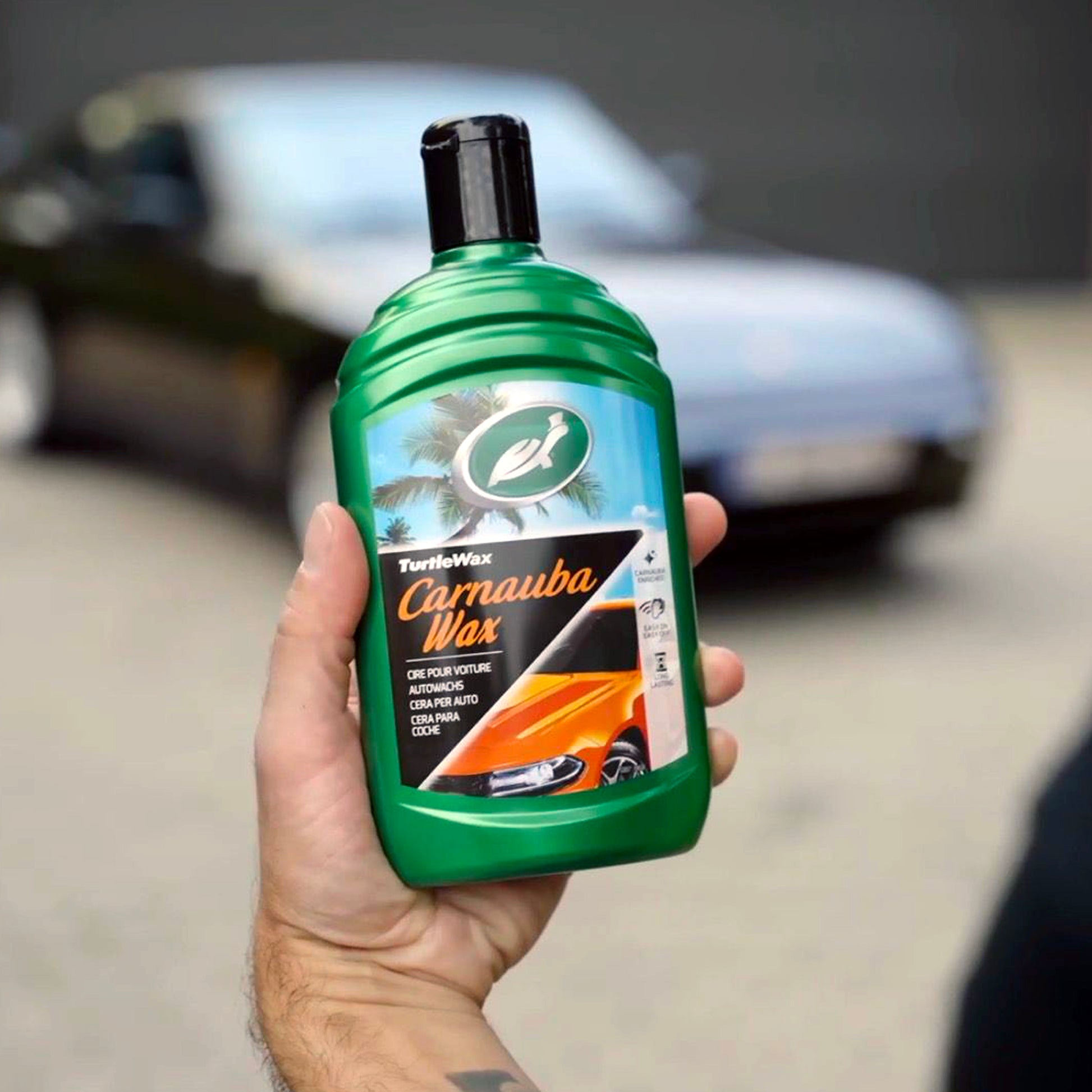 Turtle Wax Carnauba Wax, 500ml bottle. Car detailing for a gleaming finish, with natural carnauba wax. Ideal for auto enthusiasts.
