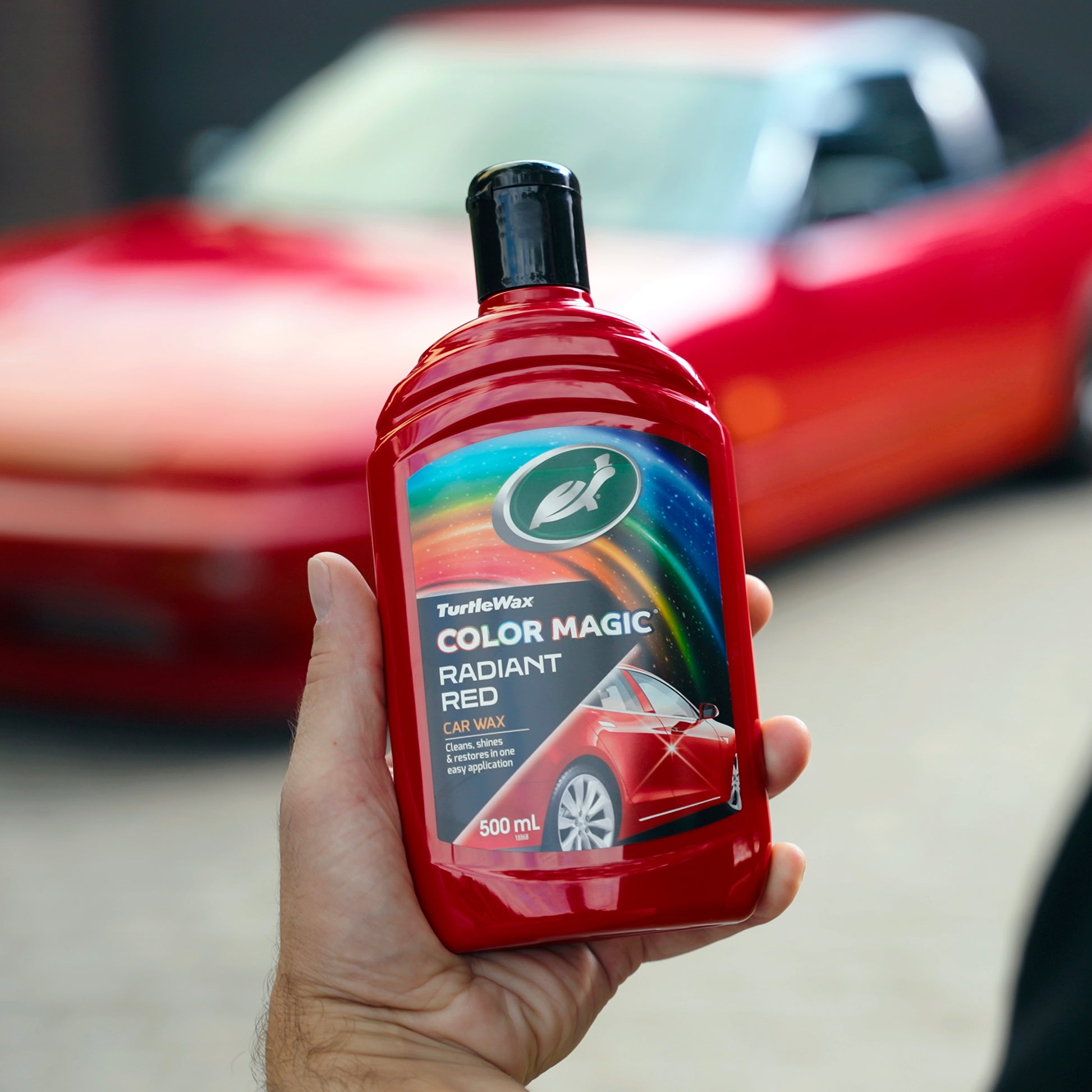 Turtle Wax radiant red car wax bottle. Restores shine and cleans. 500ml.
