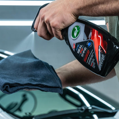 Detailing a car with Turtle Wax Ice Seal N Shine sealant. 500ml bottle, spray application.
