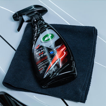 Turtle Wax ICE Seal N Shine spray sealant with hydrophobic formula for car paint protection. Includes a microfibre cloth.